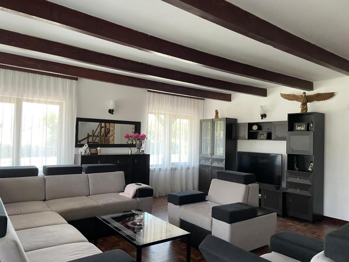 Bradet  Casa La Doi Nuci酒店 外观 照片