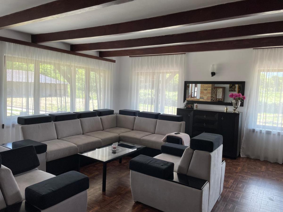 Bradet  Casa La Doi Nuci酒店 外观 照片